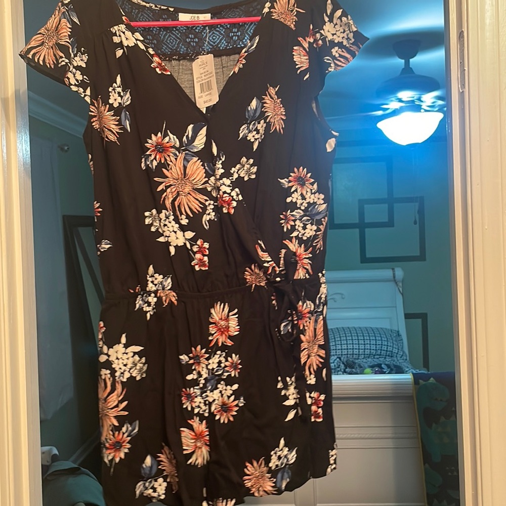 Black floral short jumper